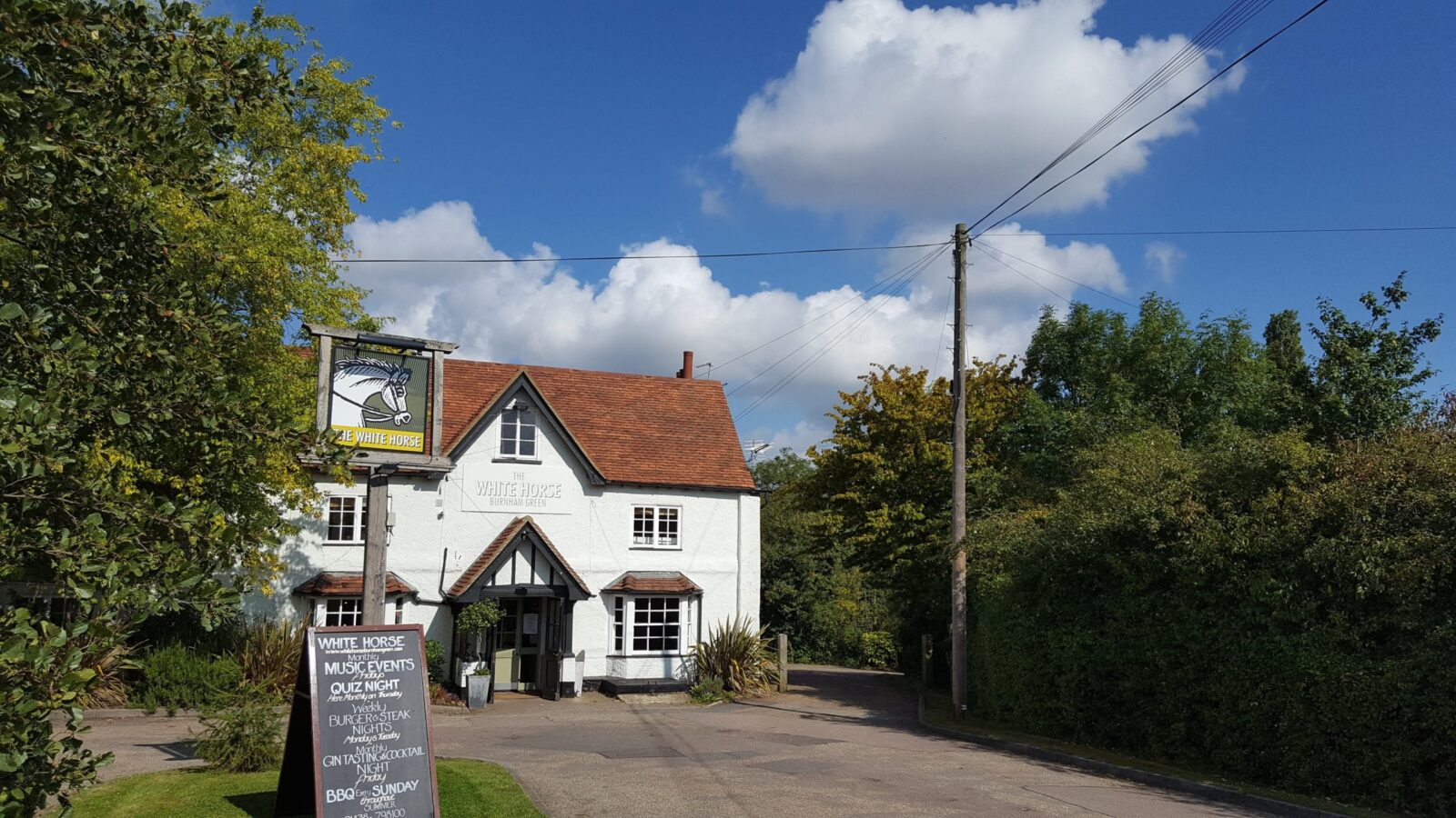 The White Horse Pub in Burnham Green